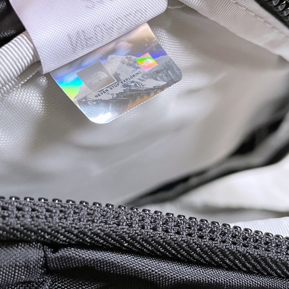 The North Face Women’s Borealis 27 Liter Backpack - Picture 10 of 10